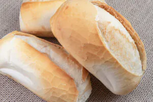 Pao francês de padaria de supermercado